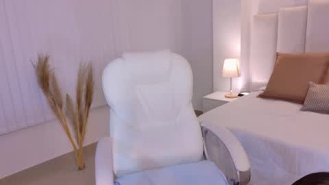 saskia litt online show from March 4, 2026, 3:56 am