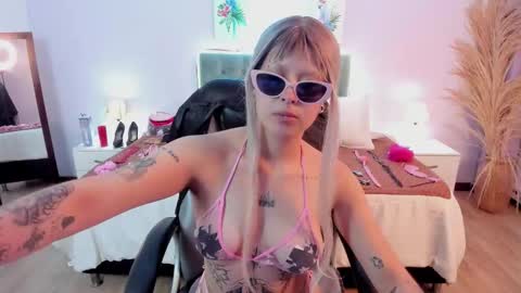 saskia_vellour online show from February 1, 2026, 6:17 pm