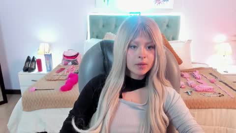 saskia_vellour online show from February 4, 2026, 7:31 pm