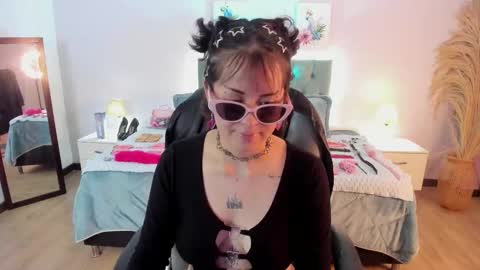 saskia_vellour online show from March 26, 2026, 6:57 pm