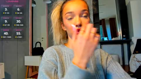 Snapshot of sassyt33n chatting on October 20, 2025, 9:21 am sassyt33n online show from October 20, 2025, 9:21 am