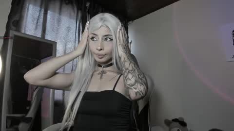    im expecting 300 thumbs up on my altar online show from February 15, 2025, 10:42 pm