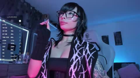    im expecting 300 thumbs up on my altar online show from September 18, 2025, 11:51 pm