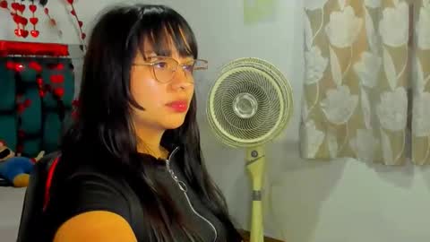 saturno_venus online show from May 19, 2026, 8:26 pm