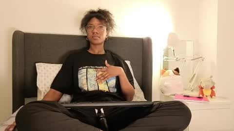 saturno_vibes online show from May 18, 2026, 12:33 pm