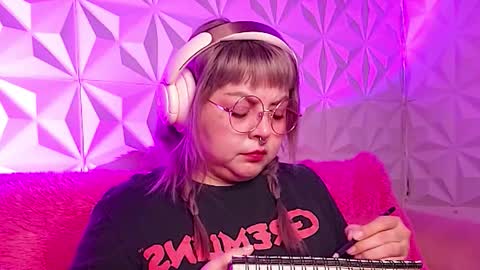 Gina George online show from November 9, 2025, 12:31 am