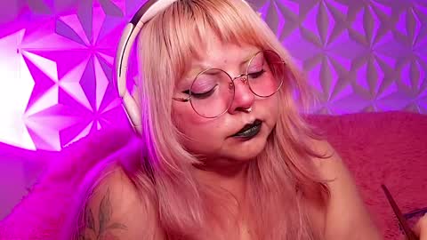 Snapshot of satyn_doll chatting on May 5, 2026, 12:40 am Gina George online show from May 5, 2026, 12:40 am