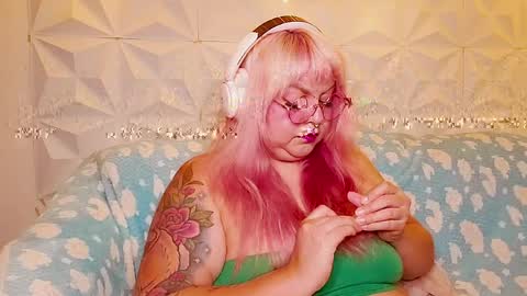 Snapshot of satyn_doll chatting on June 4, 2026, 1:44 am Gina George online show from June 4, 2026, 1:44 am