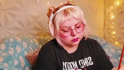 Snapshot of satyn_doll chatting on June 14, 2026, 10:12 pm Gina George online show from June 14, 2026, 10:12 pm