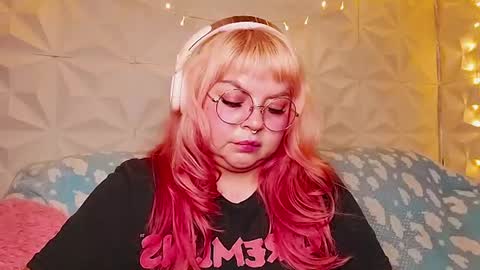 Snapshot of satyn_doll chatting on July 1, 2026, 12:12 am Gina George online show from July 1, 2026, 12:12 am