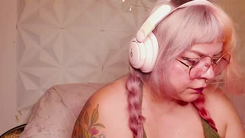 Snapshot of satyn_doll chatting on August 1, 2026, 1:38 am Gina George online show from August 1, 2026, 1:38 am