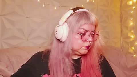 Snapshot of satyn_doll chatting on August 1, 2026, 11:14 pm Gina George online show from August 1, 2026, 11:14 pm