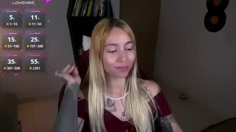 Snapshot of saucy_jenn1 chatting on October 25, 2025, 4:09 am I AM JENN online show from October 25, 2025, 4:09 am