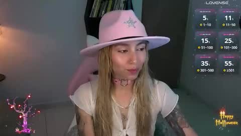 Snapshot of saucy_jenn1 chatting on November 2, 2025, 2:36 am I AM JENN online show from November 2, 2025, 2:36 am