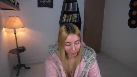 Snapshot of saucy_jenn1 chatting on November 13, 2025, 2:10 am I AM JENN online show from November 13, 2025, 2:10 am