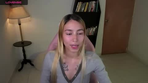 Snapshot of saucy_jenn1 chatting on December 20, 2025, 2:40 am I AM JENN online show from December 20, 2025, 2:40 am