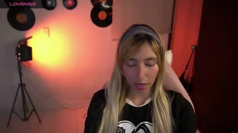 I AM JENN  online show from April 19, 2026, 4:12 am