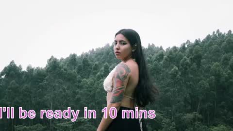 Snapshot of saucy_zaren chatting on June 17, 2026, 8:43 pm Zaren online show from June 17, 2026, 8:43 pm