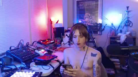 savagewaves online show from April 21, 2026, 1:42 am