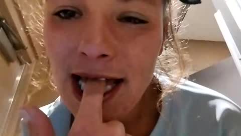 savannahjays online show from November 25, 2025, 1:44 pm