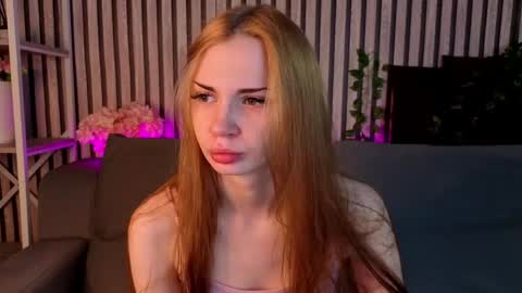 Snapshot of sayl0r_moon chatting on April 28, 2026, 9:25 am Kira GMT 7 Mon Thu-Sun 0800am-0200pm online show from April 28, 2026, 9:25 am