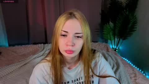 Snapshot of sayl0r_moon chatting on May 1, 2026, 9:14 am Kira GMT 7 Mon Thu-Sun 0800am-0200pm online show from May 1, 2026, 9:14 am