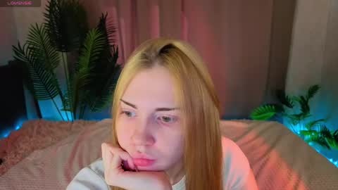 Snapshot of sayl0r_moon chatting on May 9, 2026, 9:14 am Kira GMT 7 Mon Thu-Sun 0800am-0200pm online show from May 9, 2026, 9:14 am