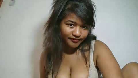 Snapshot of saylla1 chatting on February 3, 2026, 6:40 am saylla1 online show from February 3, 2026, 6:40 am