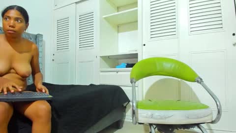 scarle222421 online show from January 14, 2026, 9:31 pm