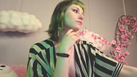 Snapshot of scarle_whisper chatting on February 28, 2026, 1:06 am Emmy online show from February 28, 2026, 1:06 am