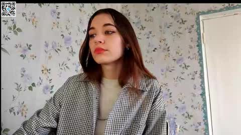 Snapshot of scarlet1flowers chatting on October 1, 2025, 8:09 am Kira online show from October 1, 2025, 8:09 am