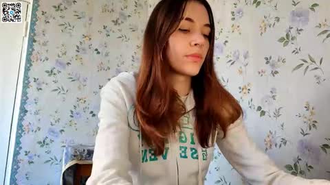 Snapshot of scarlet1flowers chatting on October 4, 2025, 8:12 am Kira online show from October 4, 2025, 8:12 am