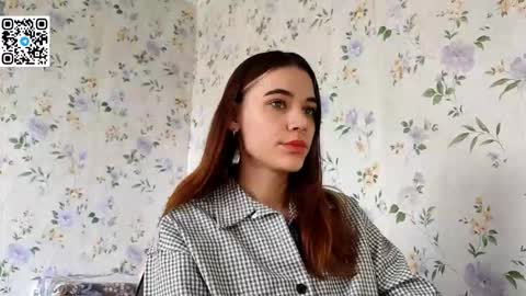 Snapshot of scarlet1flowers chatting on October 23, 2025, 8:35 am Kira online show from October 23, 2025, 8:35 am