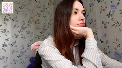 Snapshot of scarlet1flowers chatting on November 5, 2025, 9:53 am Kira online show from November 5, 2025, 9:53 am