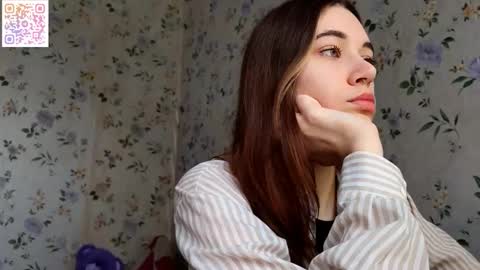 Snapshot of scarlet1flowers chatting on November 6, 2025, 9:54 am Kira online show from November 6, 2025, 9:54 am