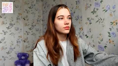 Snapshot of scarlet1flowers chatting on November 14, 2025, 8:35 am Kira online show from November 14, 2025, 8:35 am