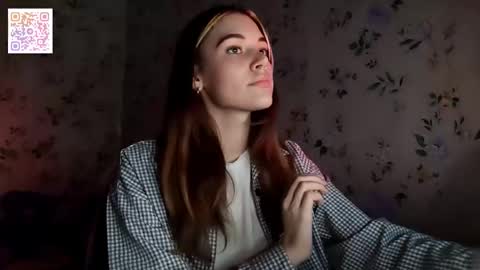 Snapshot of scarlet1flowers chatting on November 15, 2025, 4:03 pm Kira online show from November 15, 2025, 4:03 pm