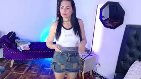 Snapshot of scarlet_hiit chatting on June 3, 2026, 4:15 am scarlet_hiit online show from June 3, 2026, 4:15 am