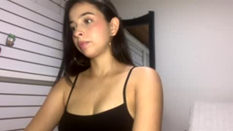 scarlet_muse18 online show from April 13, 2026, 10:37 pm