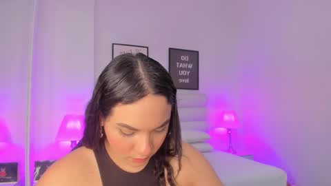 Snapshot of scarlet_stan22 chatting on February 17, 2025, 1:32 pm Isa online show from February 17, 2025, 1:32 pm