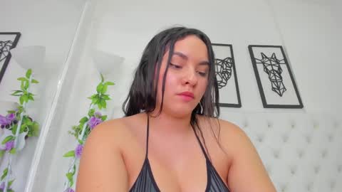 Snapshot of scarlet_stan22 chatting on February 18, 2025, 5:21 pm Isa online show from February 18, 2025, 5:21 pm