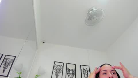 Snapshot of scarlet_stan22 chatting on February 20, 2025, 10:59 am Isa online show from February 20, 2025, 10:59 am