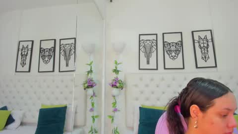 Snapshot of scarlet_stan22 chatting on February 25, 2025, 10:58 am Isa online show from February 25, 2025, 10:58 am