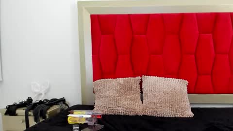 Scarlet online show from December 17, 2025, 1:44 am