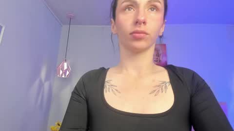 Scarlet  online show from May 25, 2026, 8:42 am