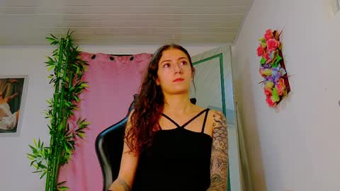 Snapshot of scarletjonesx chatting on April 14, 2026, 12:27 am Denis online show from April 14, 2026, 12:27 am