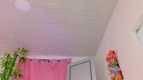 Snapshot of scarletjonesx chatting on May 8, 2026, 8:14 pm Denis online show from May 8, 2026, 8:14 pm