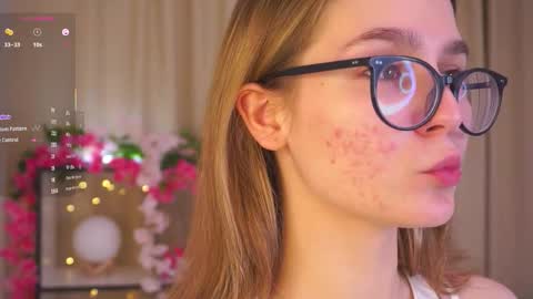 Snapshot of scarletliips chatting on December 14, 2025, 8:24 pm Maria online show from December 14, 2025, 8:24 pm