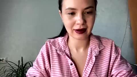 scarletpetal online show from January 22, 2025, 6:20 am