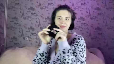 scarletpetal online show from October 19, 2025, 11:44 am